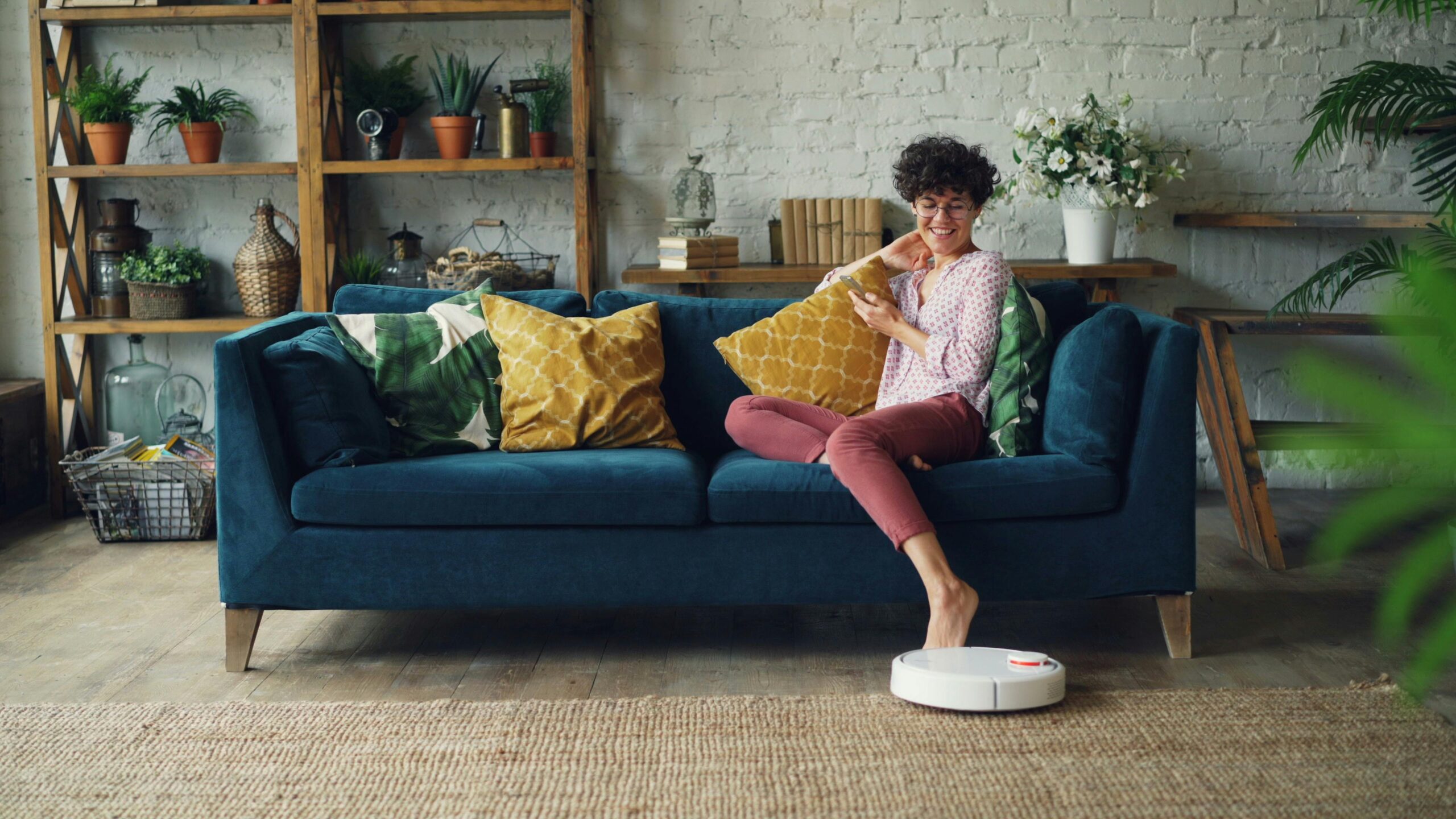 Urban Cozy Velvet Sofa - Image 3
